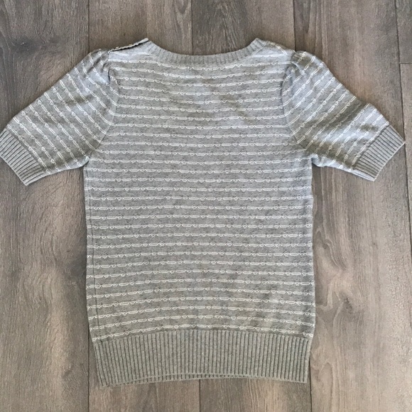 Adorable Grey Short Sleeved Sweater - Picture 3 of 4